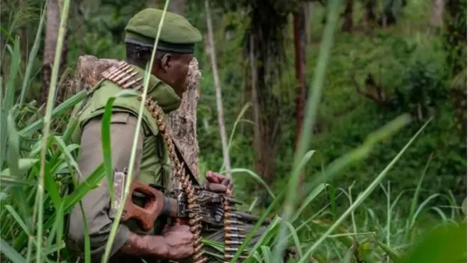 Mwanajeshi wa jeshi la FARDC wakati wa mampambano na wapiganaji wa ADF