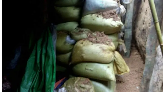 ဥမင်လှိုဏ်ခေါင်း အပါအအဝင် ပစွည်း အသုံးဆောင်တွေကို တွေ့ရှိ။