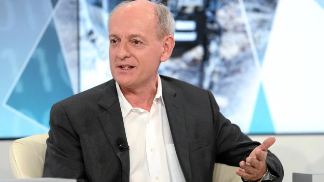 斯圖爾特·羅素教授與彼得·諾維格（Peter Norvig）合著的《人工智能現代方法論》是世界上1500所大學的人工智能教科書。