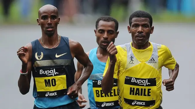 ሞ ፋራሕ (ፀጋም) ምስ ሃይሌ ገብረስላሴ (ማእኸል) ኣብ ውድድር 'ግሬት ኖርዝ ራን' - ብ2013