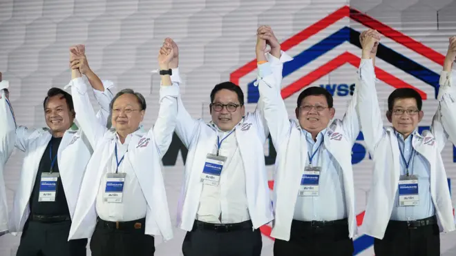 จากซ้าย ณัฐพล, สนธิรัตน์, อุตตม, สุวิทย์, กอบศักดิ์