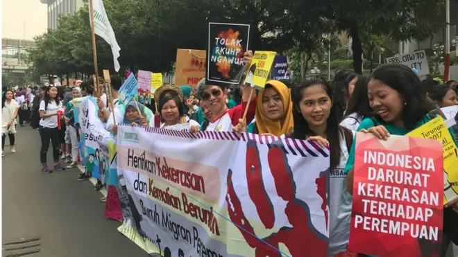 Sekitar 500 orang turut dalam aksi Women's March 2018, pada Sabtu (03/03).