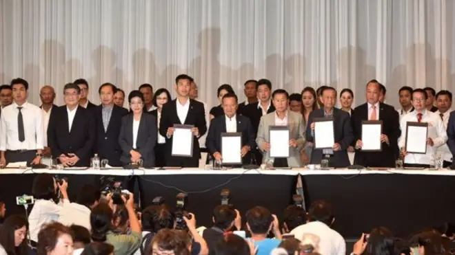 6 พรรคการเมืองที่เรียกตัวเองว่า "พรรคฝ่ายประชาธิปไตย" ลงสัตยาบันเพื่อหยุดยั้งการสืบทอดอำนาจของ คสช. และยืนยันว่ารวบรวมเสียงในสภาผู้แทนราษฎรได้เกินกว่า 255 เสียงแล้ว