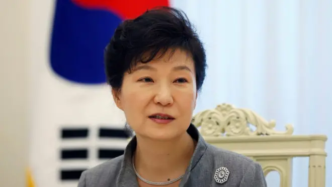 Park asumió el cargo de presidenta en 2013 y debía concluir su periodo en 2018.