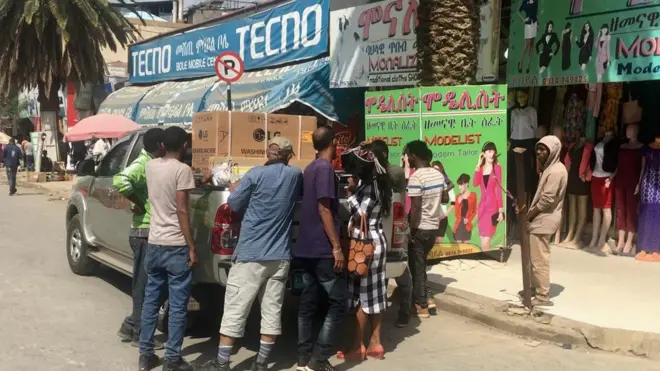 ካብ ኣስመራ ዝመፁ ኣቕሑት ኣብ ጎደናታት መቐለ