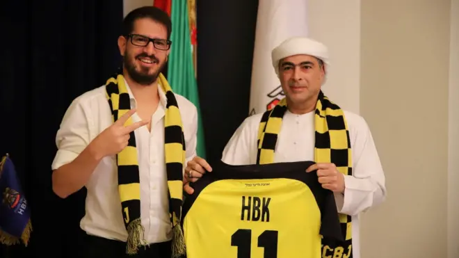 Sheikh Hamad bin Khalifa Al Nahyan and Moshe Hogeg pose for a photo in Dubai, United Arab Emirates (7 December 2020)