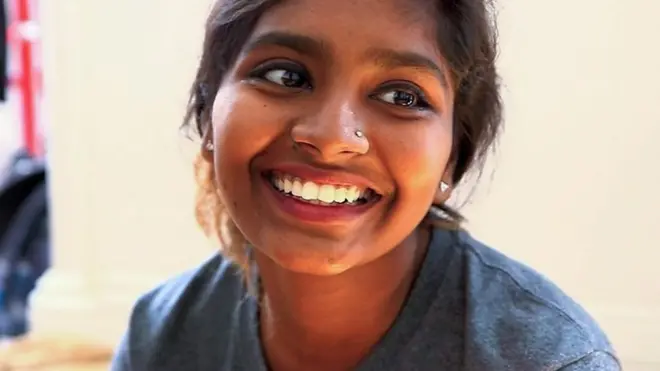 Un grupo de chicas indias que crecieron en el "barrio rojo" de Bombay llevan en escena sus historias en el Festival de teatro de Edimburgo, en Escocia.