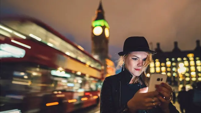 Londres ofrece universidades prestigiosas, museos y cultura, pese al alto costo de vida.