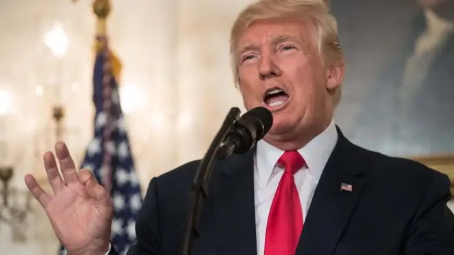 El presidente Donald Trump anunció que el Departamento de Justicia investiga el caso de Charlottesville en colaboración con el FBI.