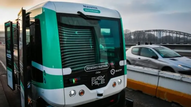 Автобустар анчейин чоң эмес, 12 кишиге ылайыкталган.