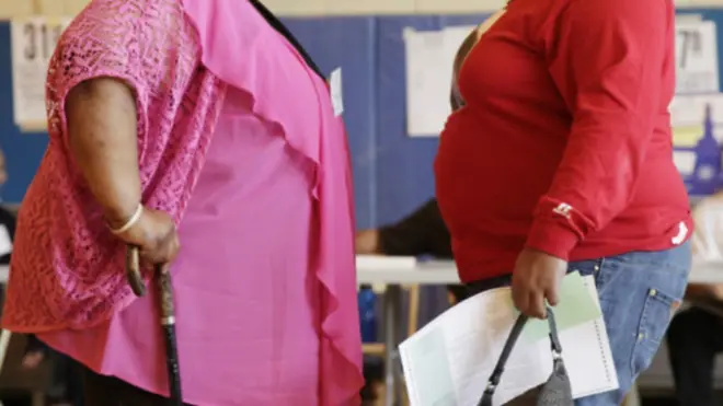 मोटोपनाको समस्यासंग जुध्न दक्षिण अफ्रिका सरकारले गुलिया पेय पदार्थहरुमाथि कर बढाउने प्रस्ताव गरेको छ। बीबीसी रिपोर्ट (भिडियो)