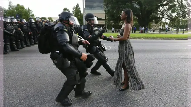 A verdadeira história por trás da foto icônica dos protestos do Black Lives Matter