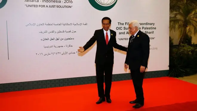 Presiden Joko Widodo menyatakan akan terus membela kepentingan Palestina. Foto ini diabadikan Maret 2016, ketika Jokowi menyambut kedatangan Presiden Palestina Mahmud Abbas di Jakarta.