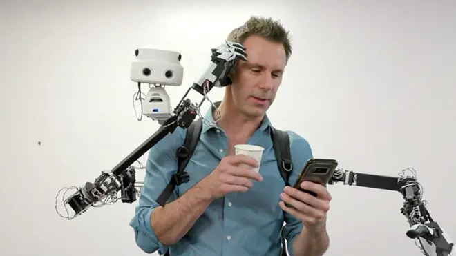 Робот-рюкзак