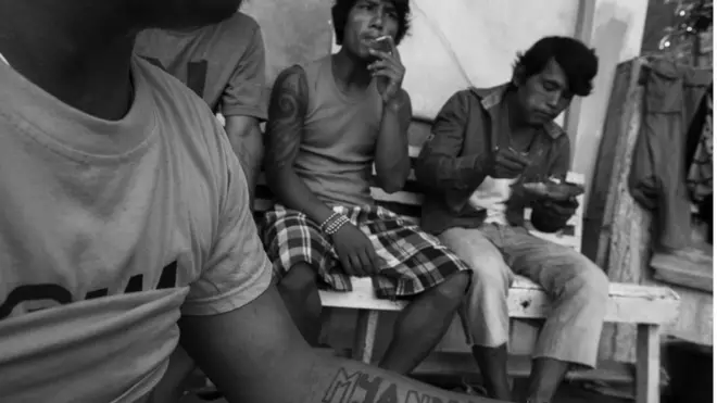 Sejumlah nelayan asal Myanmar di pelabuhan Ambon -sebagian dari yang terjebak dalam bentuk perbudakan di industri perikanan di Indonesia.