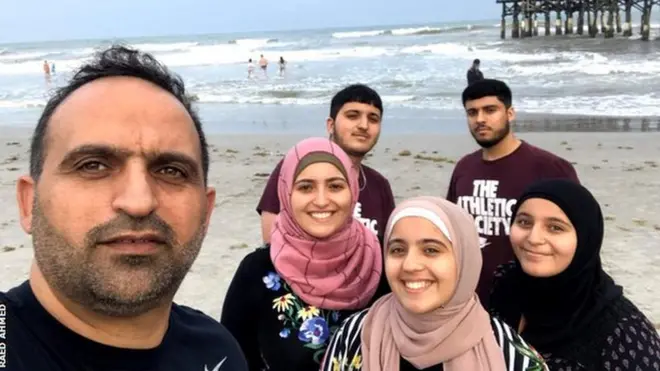 拉德和他的孩子們，攝於2019年。