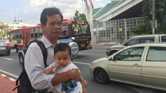 นายมุนี พร้อมภรรยาและลูกชายวัย 20 เดือน ไปลงทะเบียนเป็นผู้แสวงหาที่ลี้ภัยที่สหประชาชาติในกรุงเทพฯ เมื่อวันที่ 7 ก.ย. ที่ผ่านมา