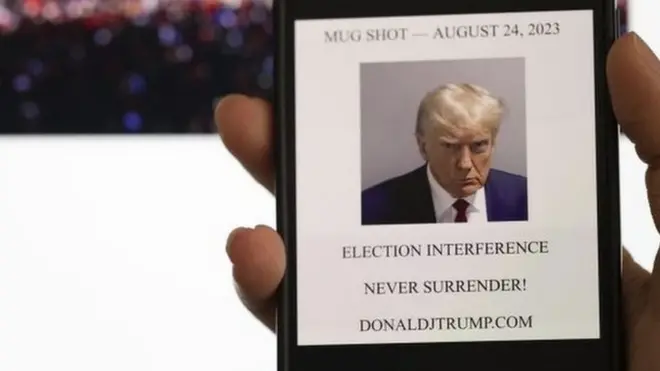 In this photo illustration, the mugshot of Former U.S. President Donald Trump is displayed on a smartphone