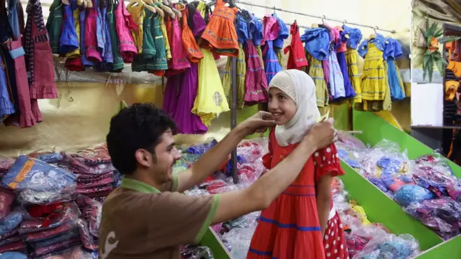 تحضيرات العيد في مركز خيري بمدينة دوما في محافظة ريف دمشق السورية