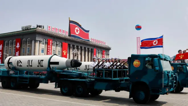 Kuzey Kore balistik füze tanıttı