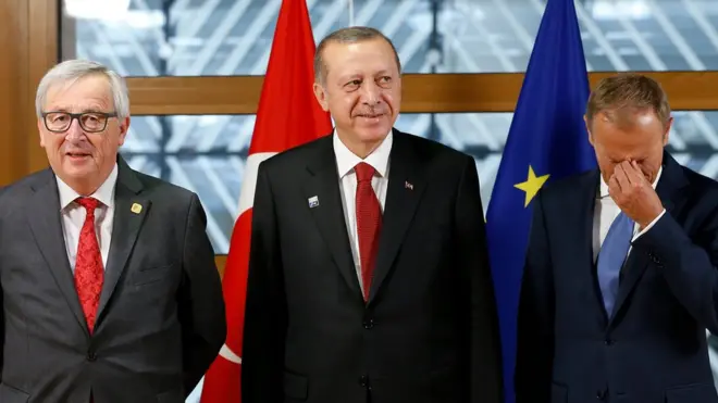 Erdoğan geçen hafta içerisinde Brüksel'de AB Başkanı Tusk (sağda) ve Avrupa Komisyonu Başkanı Juncker (solda) ile bir araya geldi