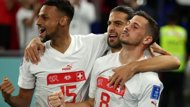 فازت سويسرا على صربيا 3-2 في مباراة مثيرة ضمن المجموعة السابعة