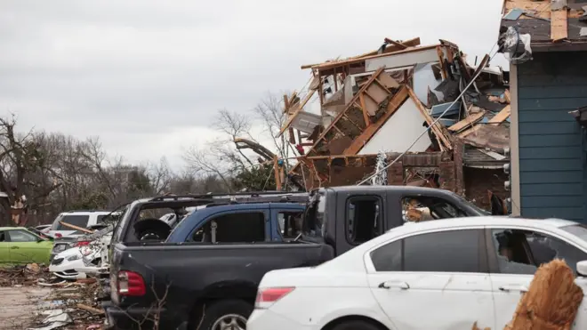 28 декабря 2015 год: последствия очередного торнадо - на сей раз в техасском Гарланде.