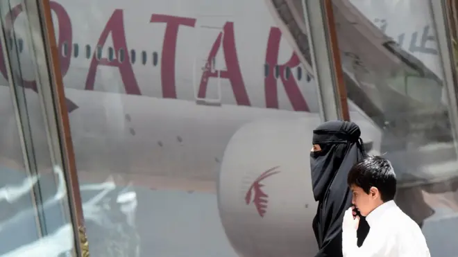 Maskapai Qatar Airways dilarang melintasi wilayah udara negara-negara Arab yang memutuskan hubungan diplomatik.
