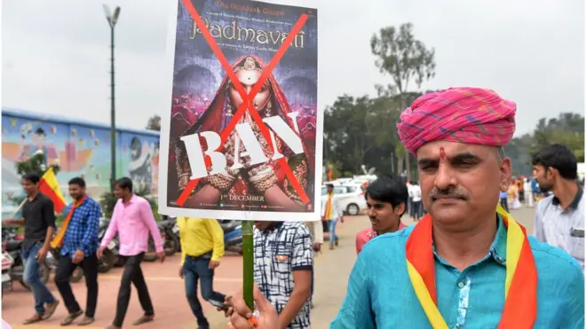 شروع سے ہی راجپوت سماج کے بعض افراد فلم پدماوتی مخالف رہے ہیں