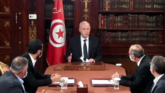 هل تنجح الضغوط في إجبار قيس سعيّد على وضع جدول زمني واضح؟