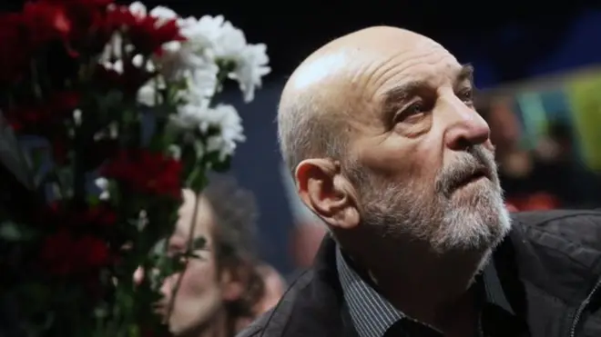 Петренко грав у таких фільмах - "Жорстокий романс", "ТАСС уповноважений заявити", "В'язень замку Іф", "Мушкетери двадцять років потому", "Сибірський цирульник"