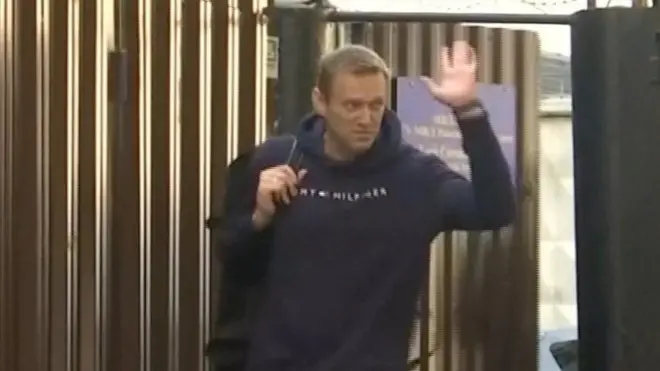 Алексей Навальный вышел из спецприемника