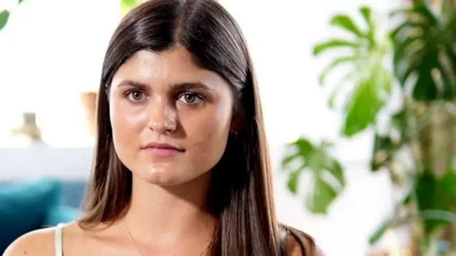 "أتلقى رسائل وصور فجة يوميا"