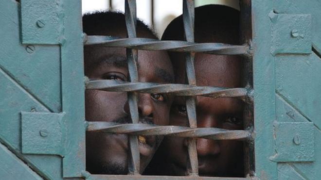 Заключенные тюрьмы Шимо Ла Тева в Кении