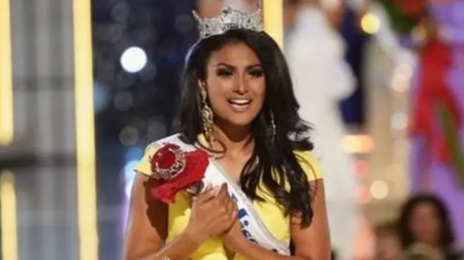 نینا داوولوری ہند امریکی نژاد پہلی مس امریکہ ہیں جن کی جڑیں تیلگو زبان والی ہندوستانی ریاست میں ہے