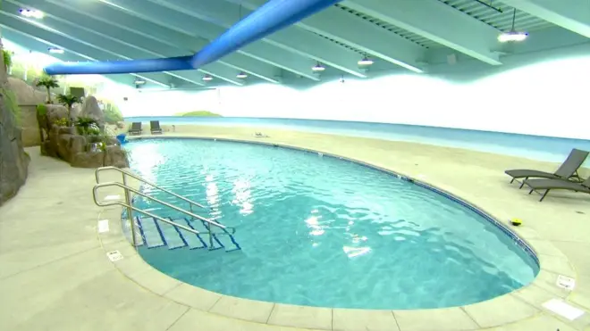 Son mucho más que búnkeres: estas viviendas de lujo tienen piscina comunitaria y salas de cine, entre otras comodidades.