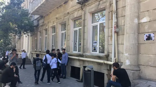 Bakı. Səbael rayon məhkəməsinin qarşısı