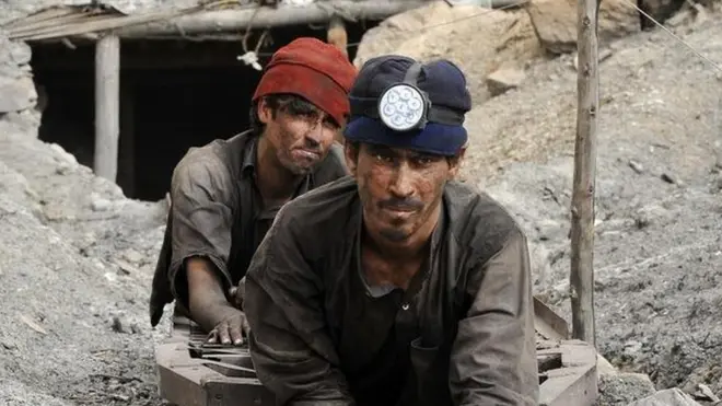 पाकिस्तान में कोयला खदान में काम करते मज़दूरों की फाइल फोटो