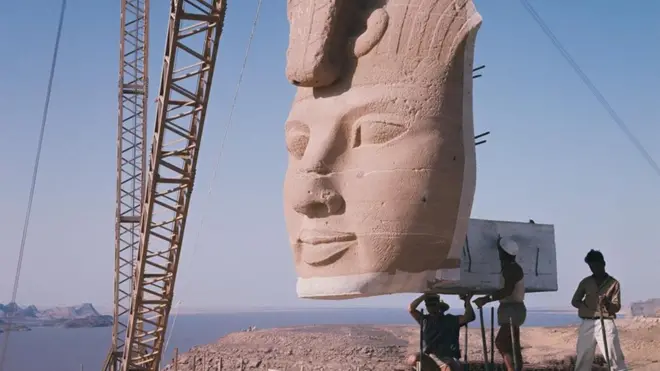 Щоб перенести храми, треба було розібрати їх на блоки, а потім заново зібрати