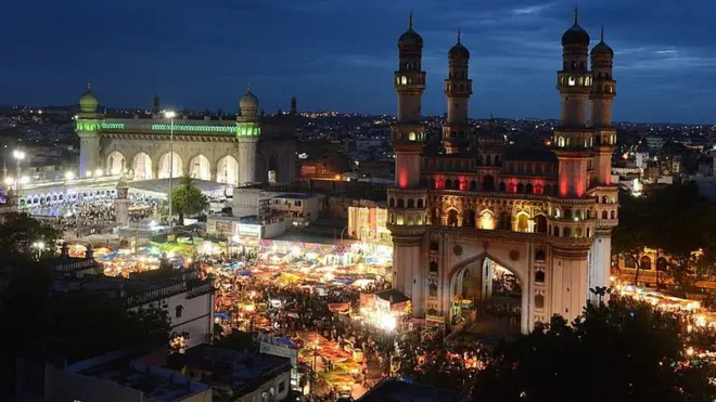 రాత్రి వెలుగుల్లో హైదరాబాద్ నగరం