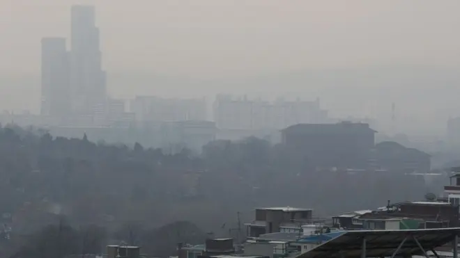 15일 중구 남산에서 바라본 서울시내 모습
