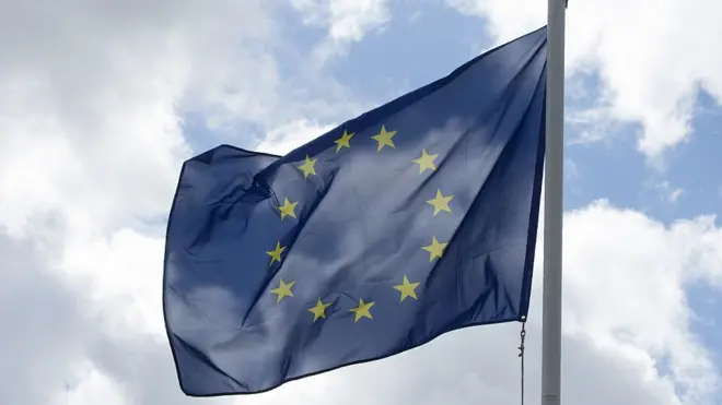 کمیسیون اروپا میگوید ۸ کشور حوزه یورو در سال ۲۰۱۷ میلادی، در خطر نقض قوانین مالی اتحادیه اروپا هستند.