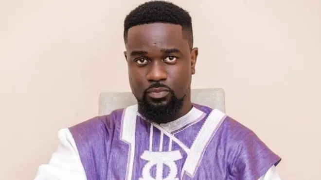 Pipo dey vex for rapper Sarkodie
