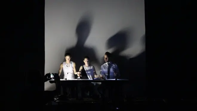 Speak Percussion menggunakan elemen audio dari pencahayaan