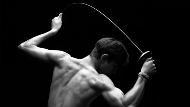 过去，奥运选手不仅是为了比赛，而且是为了在身体力量上追求人类极限。