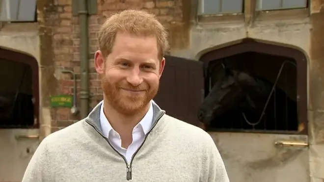 "Я на седьмом небе от счастья!": принц Гарри рассказал о рождении сына