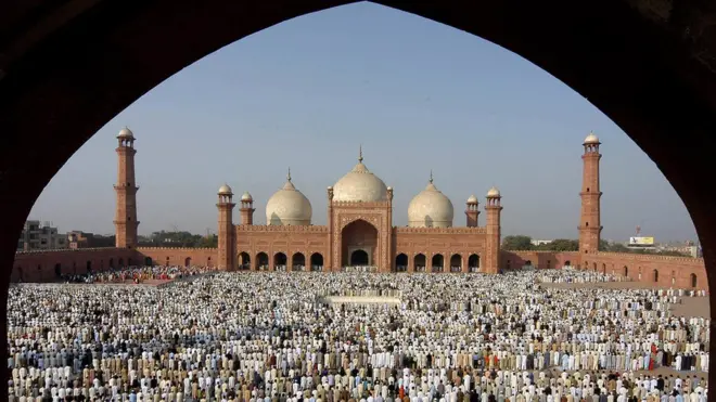 Pokistonda Ramazon Qurboni namozi