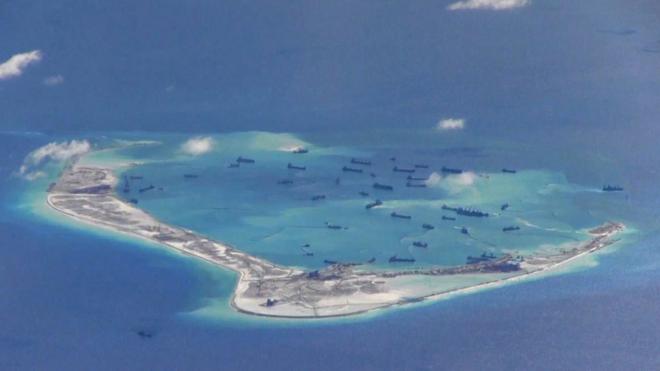 美國海軍航拍南海美濟礁填海情況（21/5/2015）
