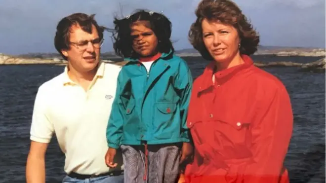 ایک خوشگوار بچپن کے باوجود کرن ک ہمیشہ ایک خالی پن کا احساس رکھتی تھی۔