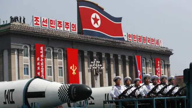 Korea Utara menggelar para militer besar-besaran di Pyongyang pada 15 April yang meningkatkan ketegangan dengan Amerika Serikat.